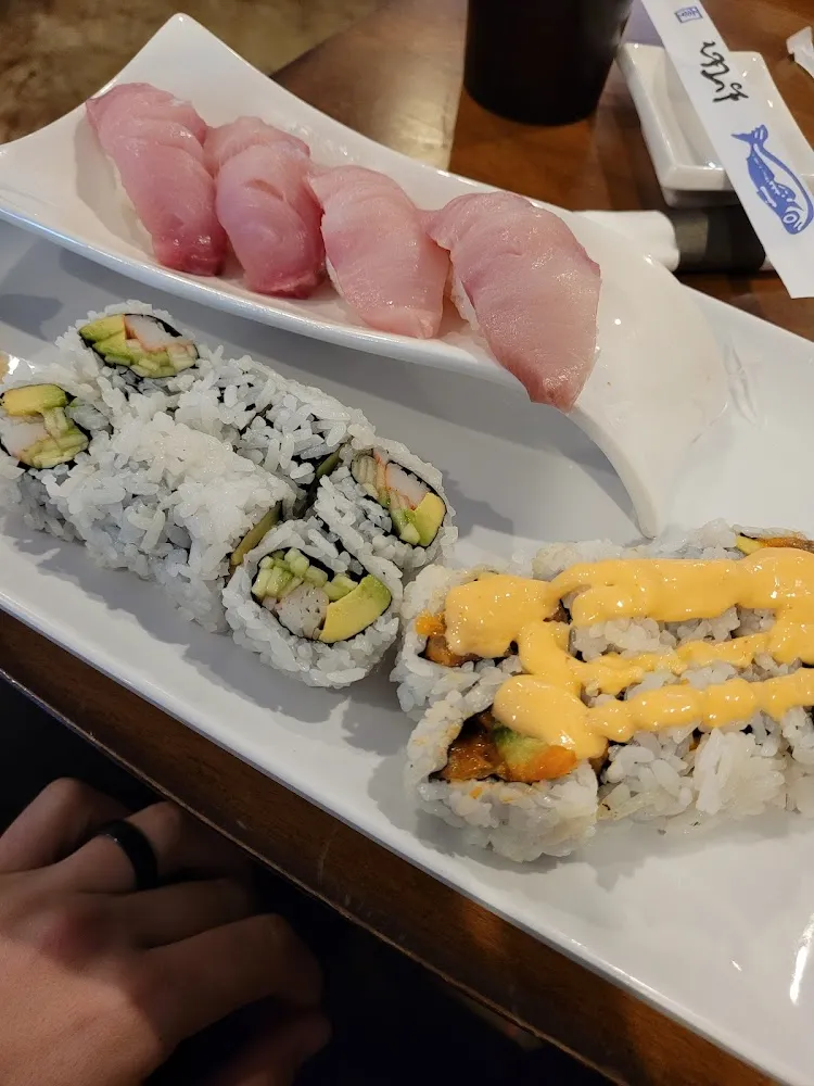 Yellowtail Roll